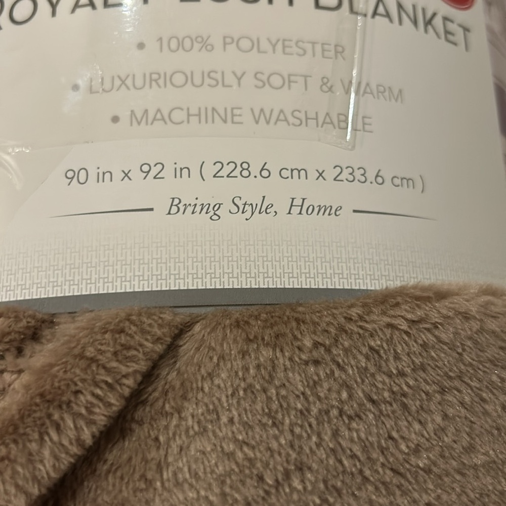 Huntington Home Royal Plush Blanket Full/Queen
NEW - Picture 5 of 5